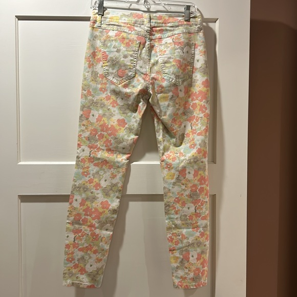Elle Paris New York Tokeyo Floral Jeans - Bundle Discounts - Picture 3 of 3